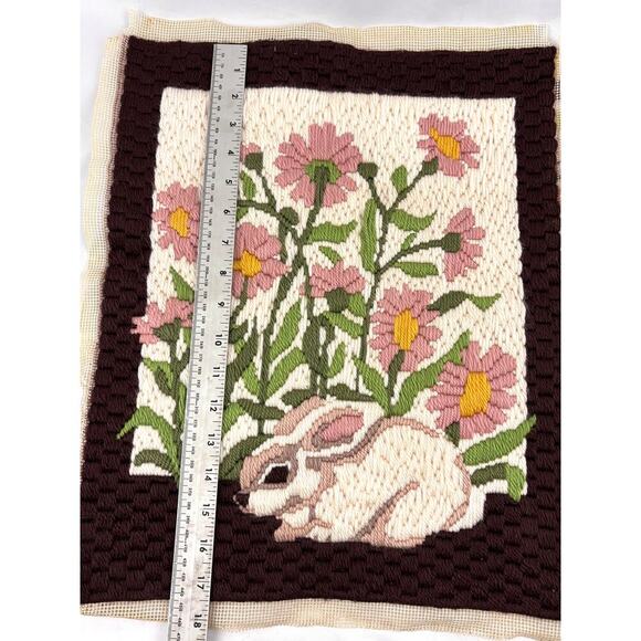 Needlepoint Bunny Portrait Flowers Rabbit Bernat 1970s Unframed 14"x17.5" - Picture 2 of 9